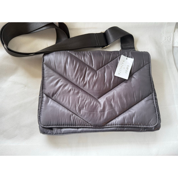 NWT Caraa x Athleta Quilted Convertible Crossbody Bag Gray Puffer - Picture 4 of 8